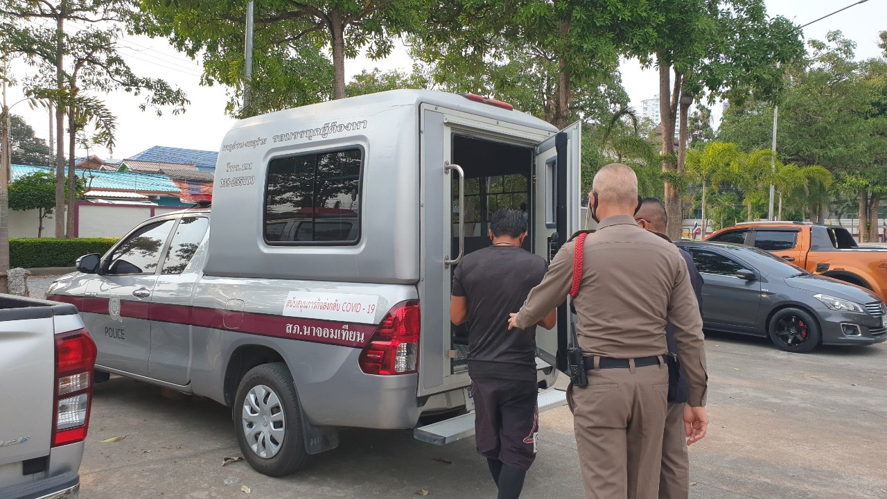ตำรวจ นำตัวหนุ่มขโมยแท็บเล็ตหนูน้อยวัย 2 ขวบ ส่งเข้าเรือนจำพิเศษพัทยา 