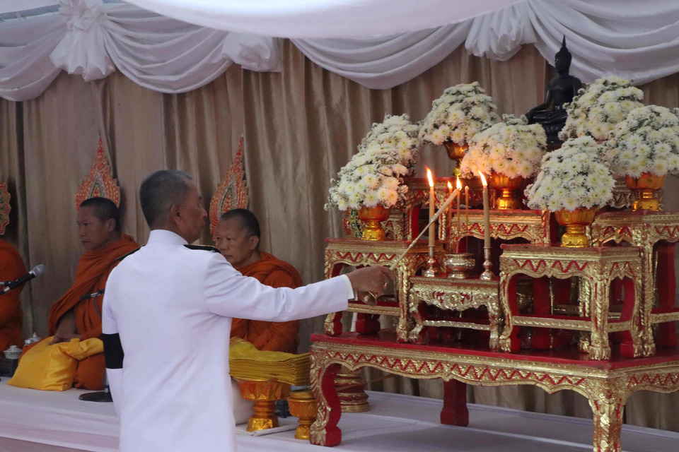 อบจ.อุดรธานี ร่วมทำบุญตักบาตร บำเพ็ญกุศลครบสตมวาร ถวายพระราชกุศลแด่ พระพันปีหลวง