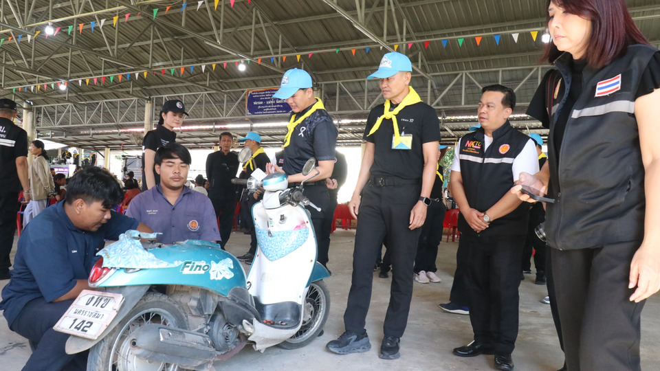 มทบ.21 ร่วมท้องถิ่น–เอกชน เปิดซ่อมเครื่องใช้ไฟฟ้าและอุปกรณ์เกษตรฟรี ช่วยลดค่าใช้จ่ายชาวบ้าน