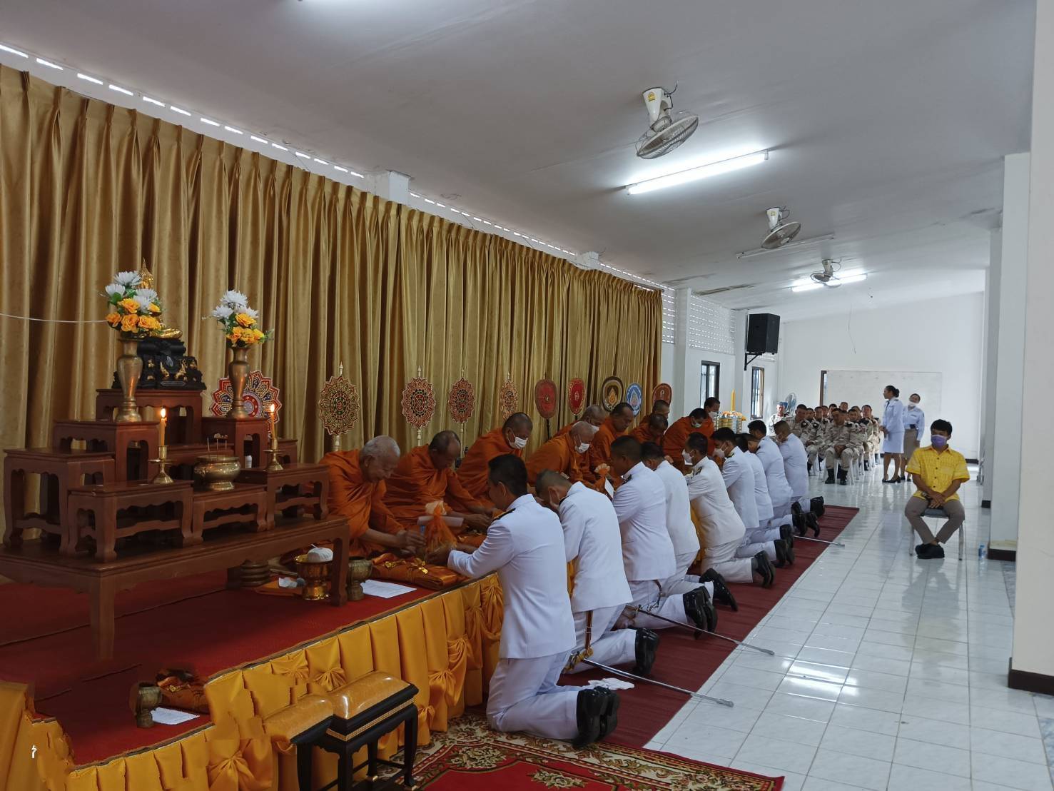 อุ้มผางจัดทำบุญตักบาตรถวายพระราชกุศลเนื่องในวันเฉลิมพระชนมพรรษาในหลวง  