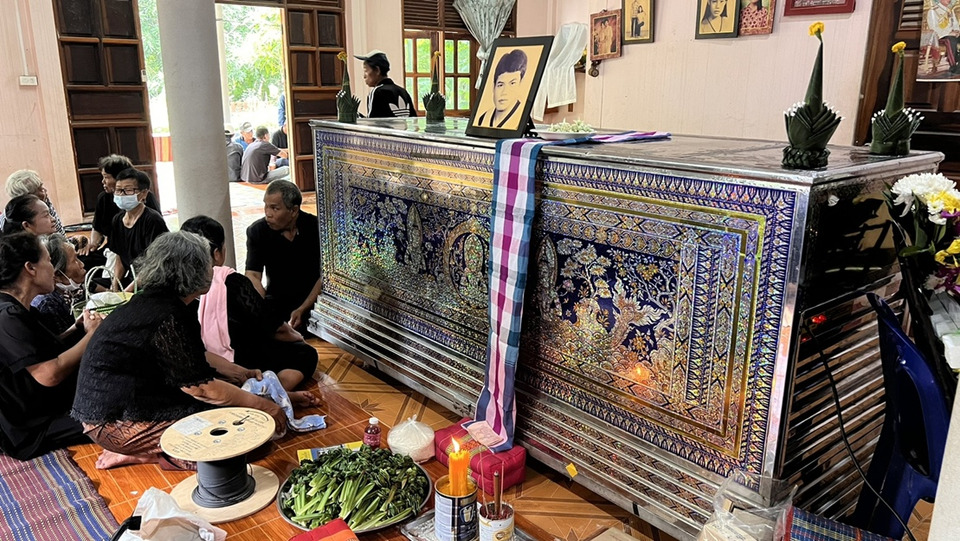 สุดเศร้า! ลุงวัย 64 เก็บเห็ดป่าโดนต่อหัวเสือรุมต่อยดับ