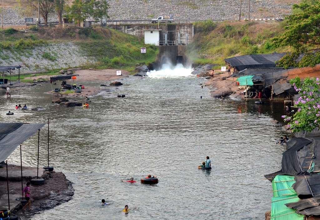 หาดดอกเกดเขื่อนลำปาว พร้อมรับนักท่องเที่ยวช่วงสงกรานต์