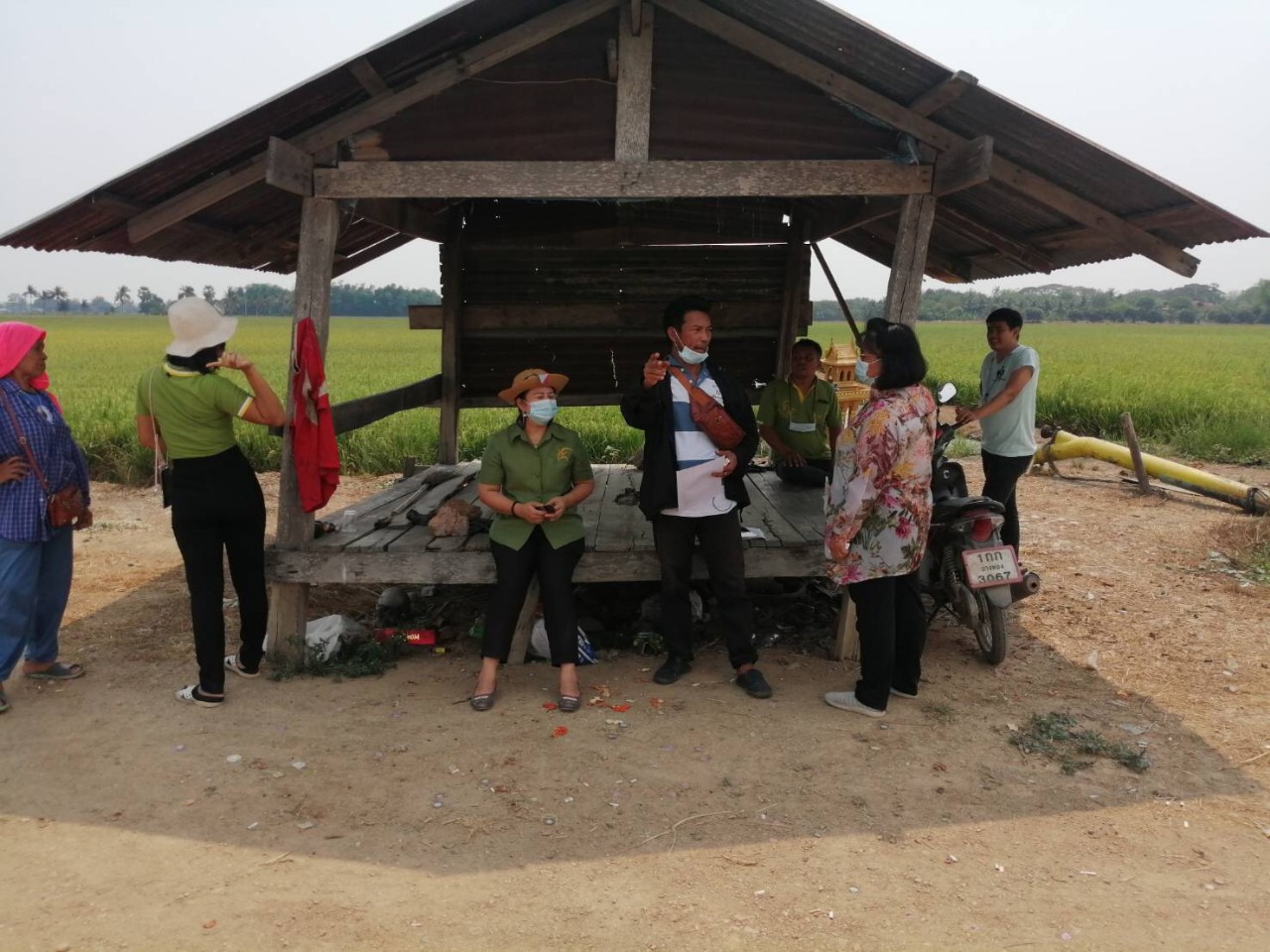 เกษตรอ่างทองรุกเดินหน้าเคาะประตูบ้านหาผู้รับสมัครโครงการ​ 1​ ตำบล​ 1กลุ่มทฤษฎีใหม่ยันวันสุดท้าย