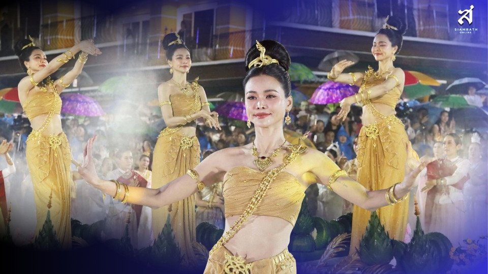 "อิงฟ้า" ร่วมรำกลางสายฝน นางรำ 3,000 คน บวงสรวงพญาศรีสัตตนาคราช