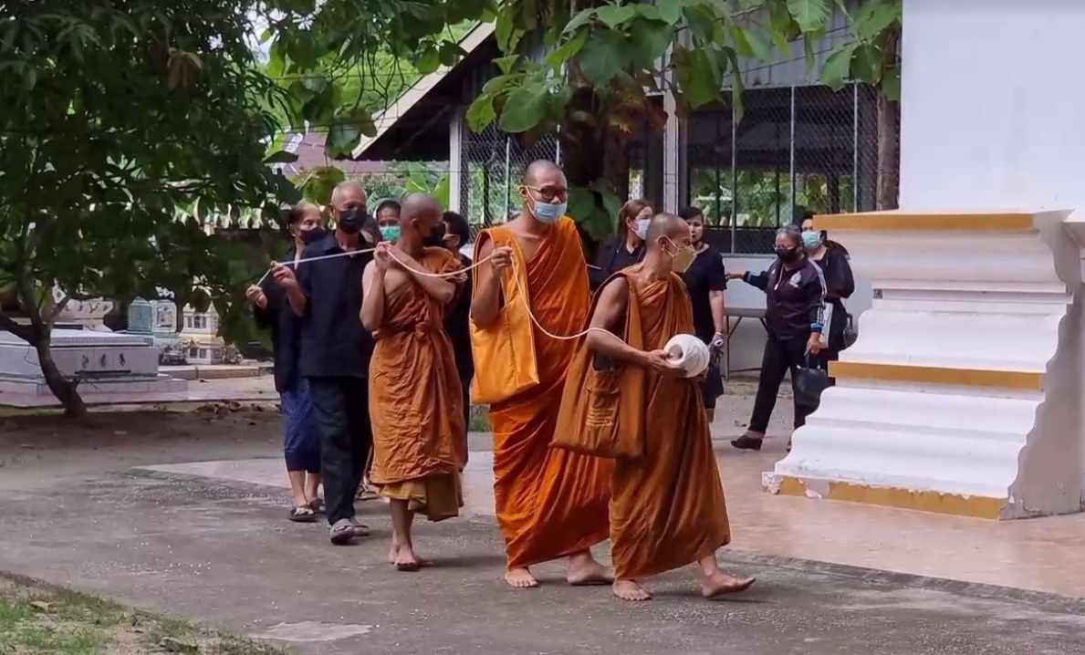 วันเผายายพินผูกคอดับไร้เงาลูกชายบินมาบวชหน้าไฟร่วมงานศพ