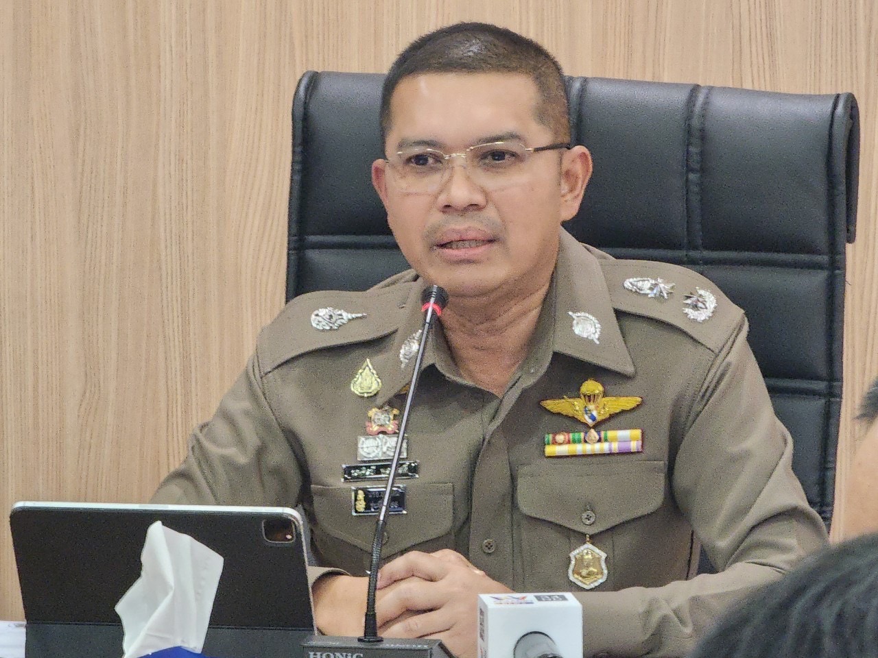 รองผบช.น. แถลงความคืบหน้า แก๊งอุ้มรีดเงินชาวจีน 