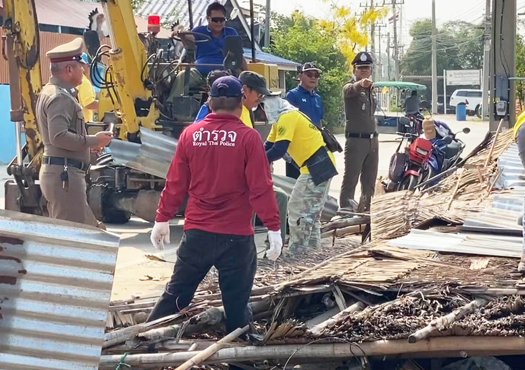 “ผกก.โคกขาม" นำทีมสร้างบ้านหลังใหม่ ให้ผู้รันทดยากไร้” ในเขตพื้นที่ดูแล 