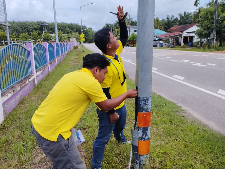 แขวงทางหลวงชนบทตรัง เร่งซ่อมบำรุงไฟฟ้าแสงสว่าง เพิ่มทัศนวิสัยในการขับขี่