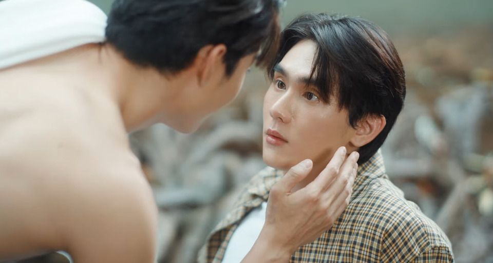 ลุ้นรักปริศนา! ‘บุ๊ค’ เดินหน้าตามหา ‘ฟอส’ คนรักตัวจริง ในซีรีส์ Melody of Secrets ความลับในบทเพลงที่ไม่รู้จบ
