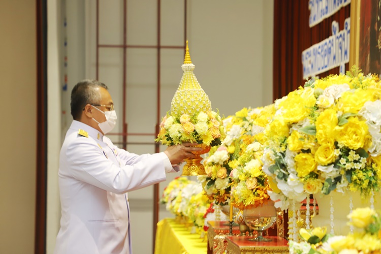 สุราษฎร์ฯ จัดพิธีวันที่ระลึกพระบาทสมเด็จพระพุทธยอดฟ้าจุฬาโลกมหาราช และวันที่ระลึกมหาจักรีบรมราชวงศ์ ประจำปี 2565