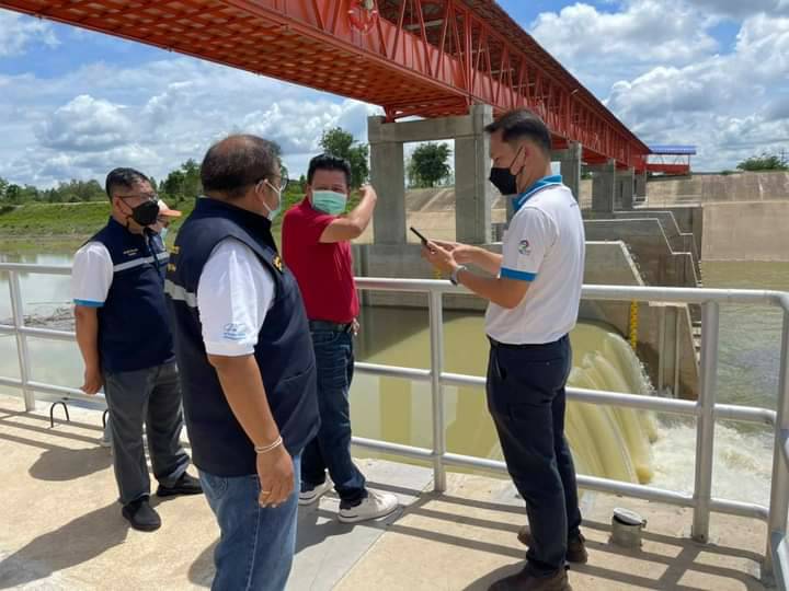 ผส.ชป.3 ติดตามสถานการณ์น้ำลุ่มน้ำยมที่ส่งมาจาก ประตูระบายน้ำบางแก้ว โครงการส่งน้ำและบำรุงรักษายมน่าน บริเวณฝายสามง่าม