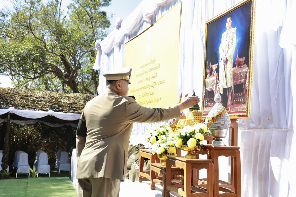 "องคมนตรี" เชิญถุงพระราชทานไปมอบแก่ผู้ปฏิบัติงานหน่วยความมั่นคง พร้อมติดตามการดำเนินงานโครงการอันเนื่องมาจากพระราชดำริ จังหวัดตาก