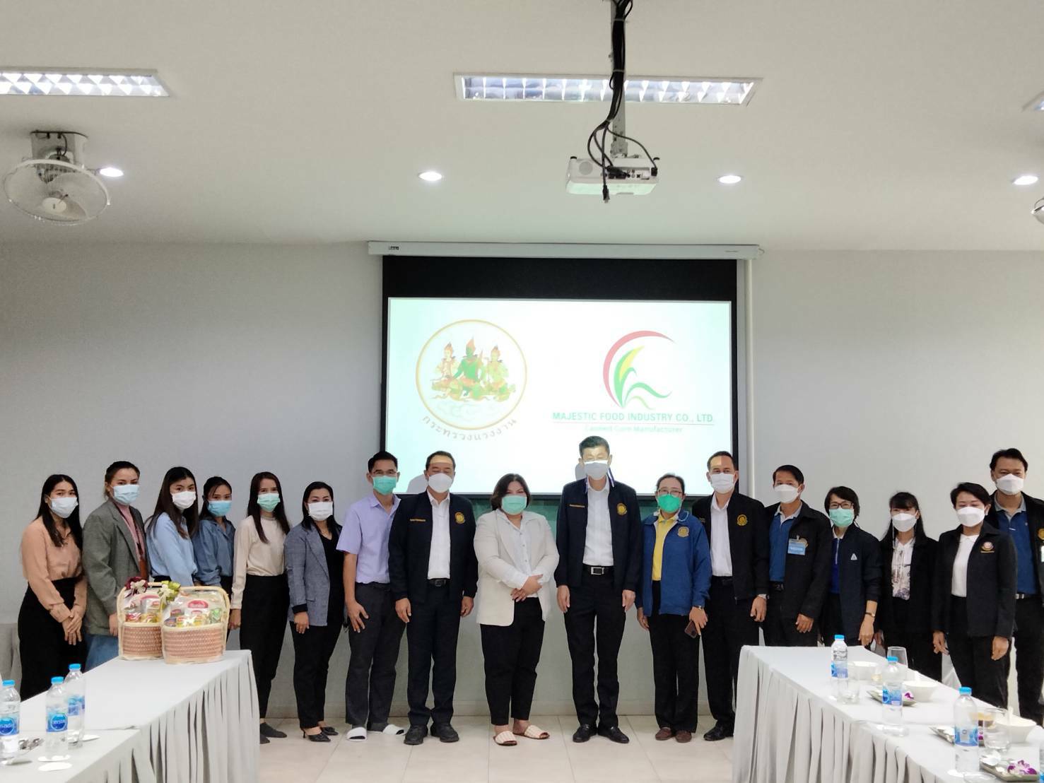 ‘ปลัดแรงงาน’ ลงพื้นที่ลำปาง เยี่ยมกลุ่มแรงงานนอกระบบ สร้างงาน สร้างอาชีพ พัฒนาคุณภาพชีวิต