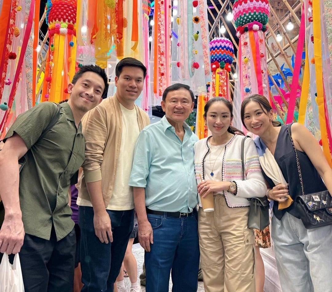 "อุ๊งอิ๊ง" โพสต์รูปพา "ทักษิณ" เที่ยว ICONSIAM ครั้งแรก