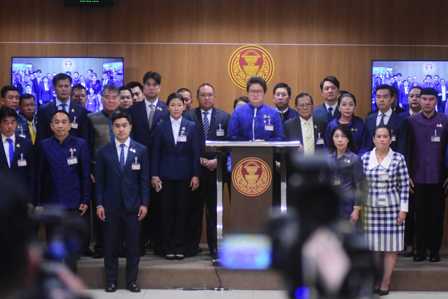 มติ “ภูมิใจไทย” ทวงกฎหมายควบคุมกัญชา ย้ำทำตามนโยบายรัฐบาล ลั่นไม่มีปัญหาพรรคร่วมรัฐบาล ยันมีมารยาท
