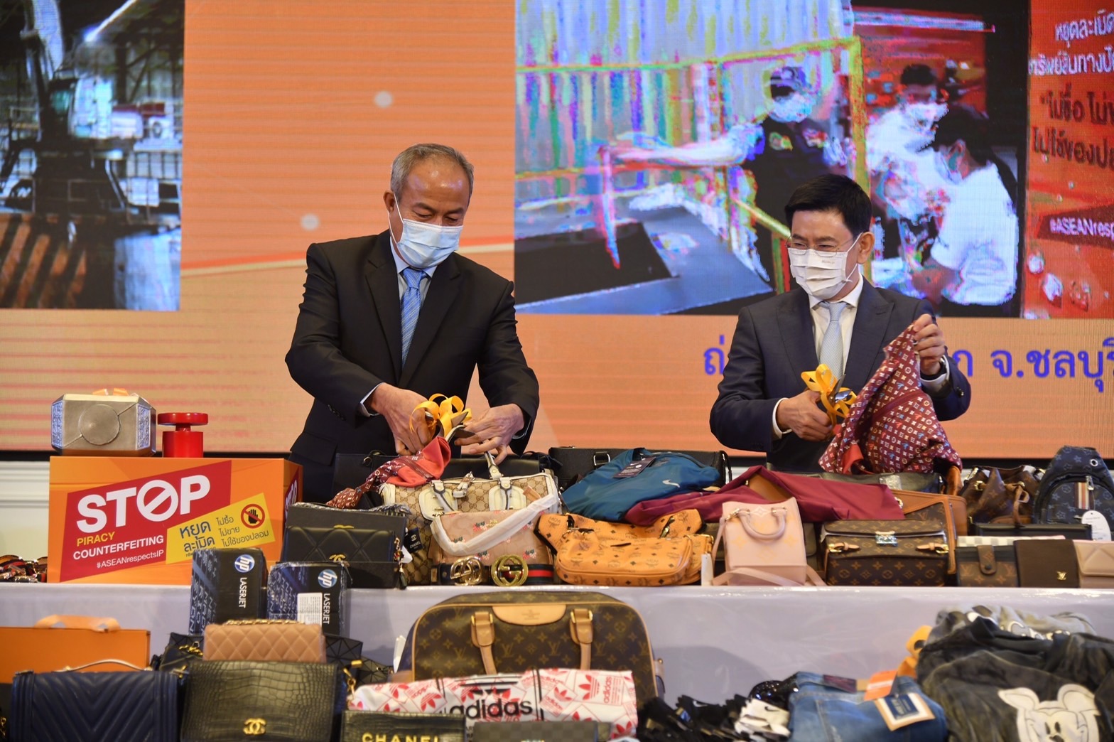  พณ.โชว์ทำลายของกลาง สินค้าละเมิดทรัพย์สินทางปัญญา มูลค่า 500 ล้าน ดึงเชื่อมั่นคู่ค้า-นักลงทุน 