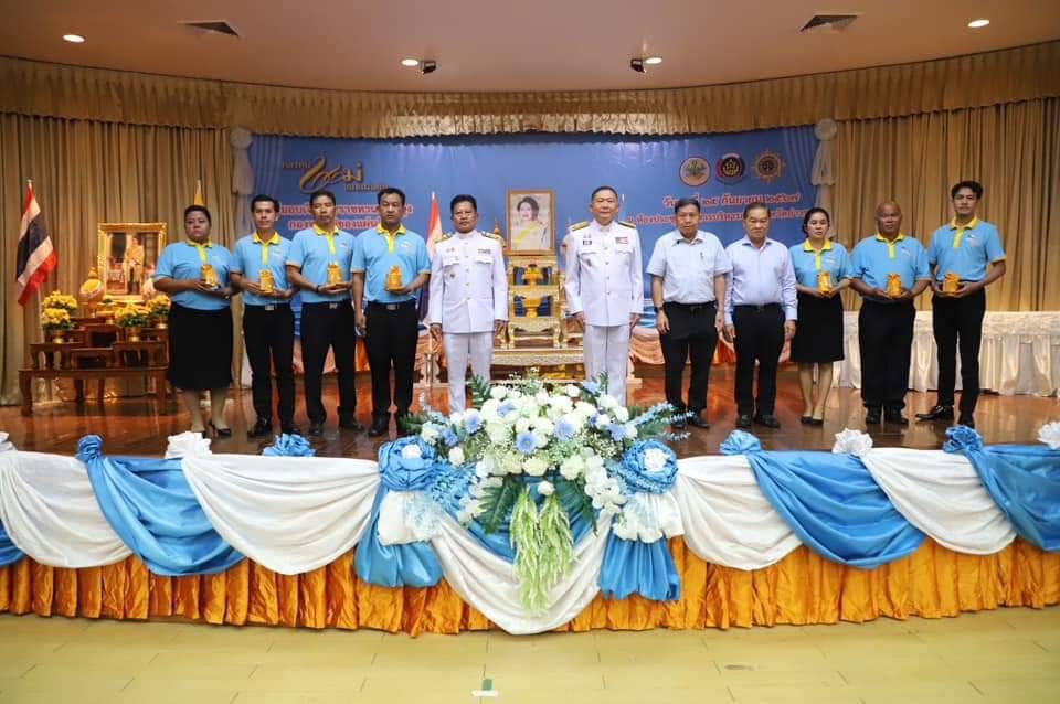 อ่างทองจัดพิธีรับมอบเงินพระราชทานขวัญถุงกองทุนแม่ของแผ่นดิน ประจำปี 2567 แก่ 7 ชุมชน 