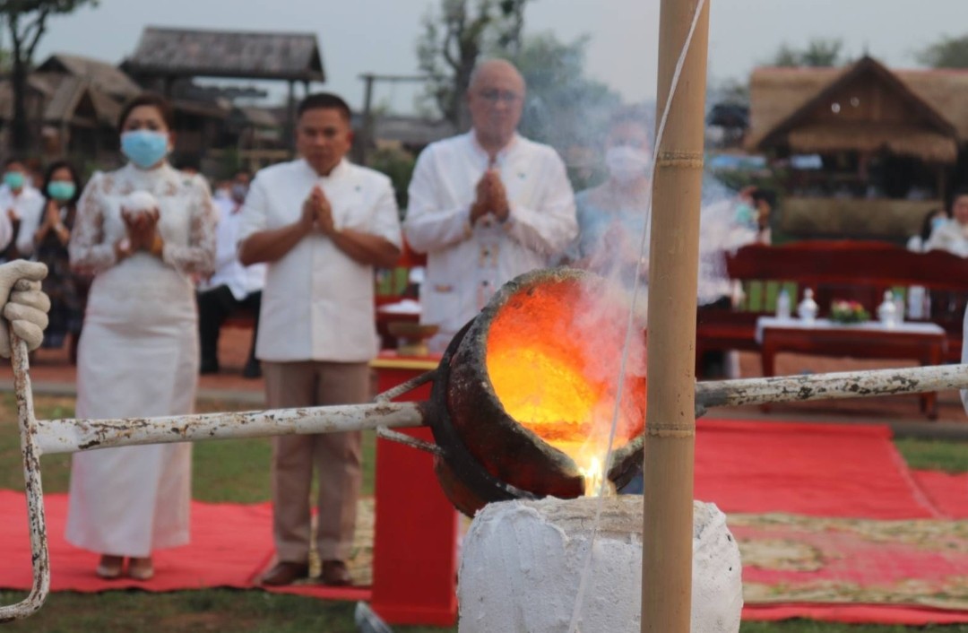 กาฬสินธุ์เททองหล่อพระอุปคุต  สร้างภูมิคุ้มกันจิตใจสู้เชื้อโควิด-19