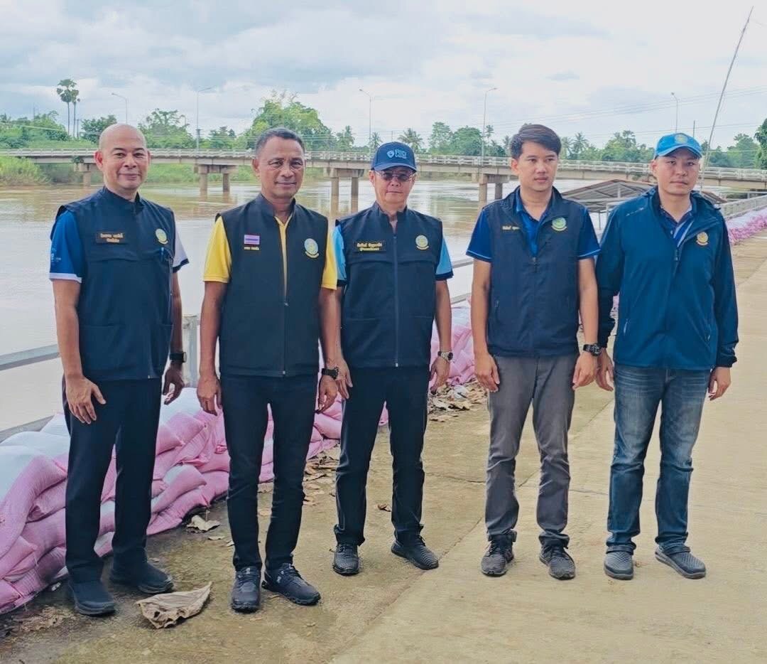สชป.4 เตรียมรับมวลน้ำเหนือ - เร่งเสริมกระสอบทราย  ต.ป่ากุมเกาะ อ.สวรรคโลก จ.สุโขทัย 