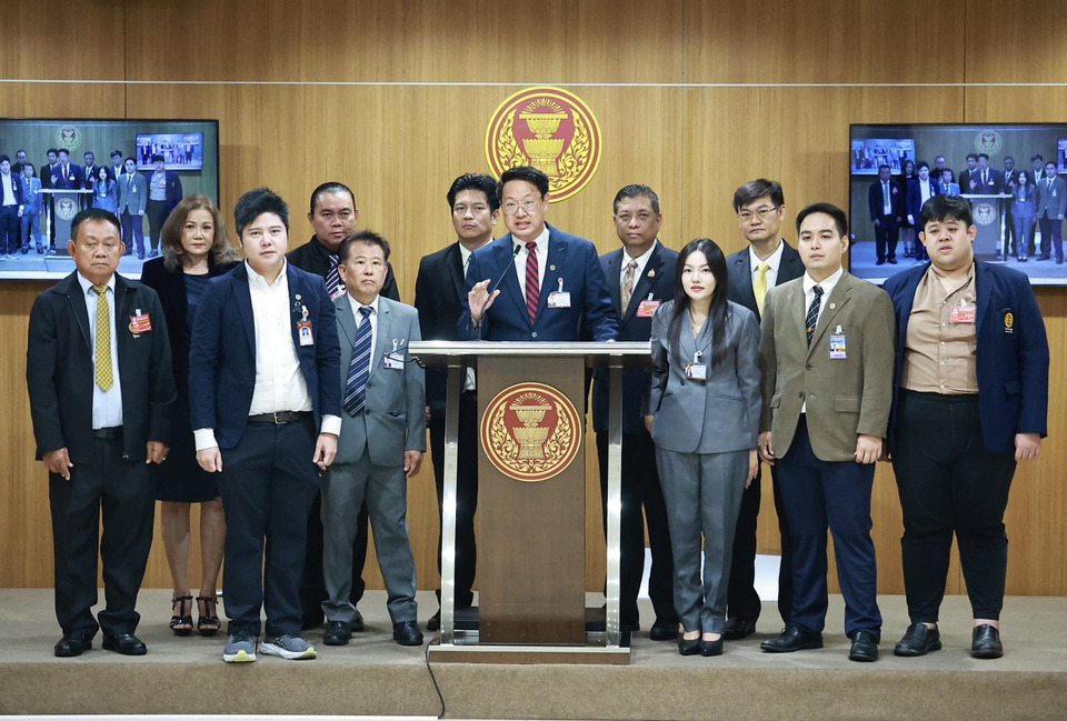 “คริส” ซัด “ศุภจี” เลิกไลฟ์ขายทุเรียน จี้ล้างบาง 14 ใบอนุญาตส่งออก เตือนเก้าอี้รัฐมนตรีสั่น
