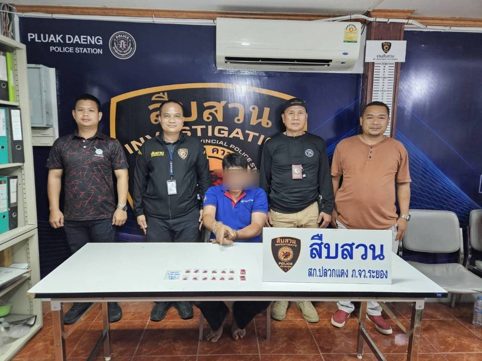 เปิดปฏิบัติการเด็ดปีกเอเย่นต์! ตร.ปลวกแดงบุกล็อก “ลุงแก้ว” พร้อมพวก ซุกยาบ้า-ไอซ์คาบ้าน ขยายผลยึดเพิ่ม 2,000 เม็ด