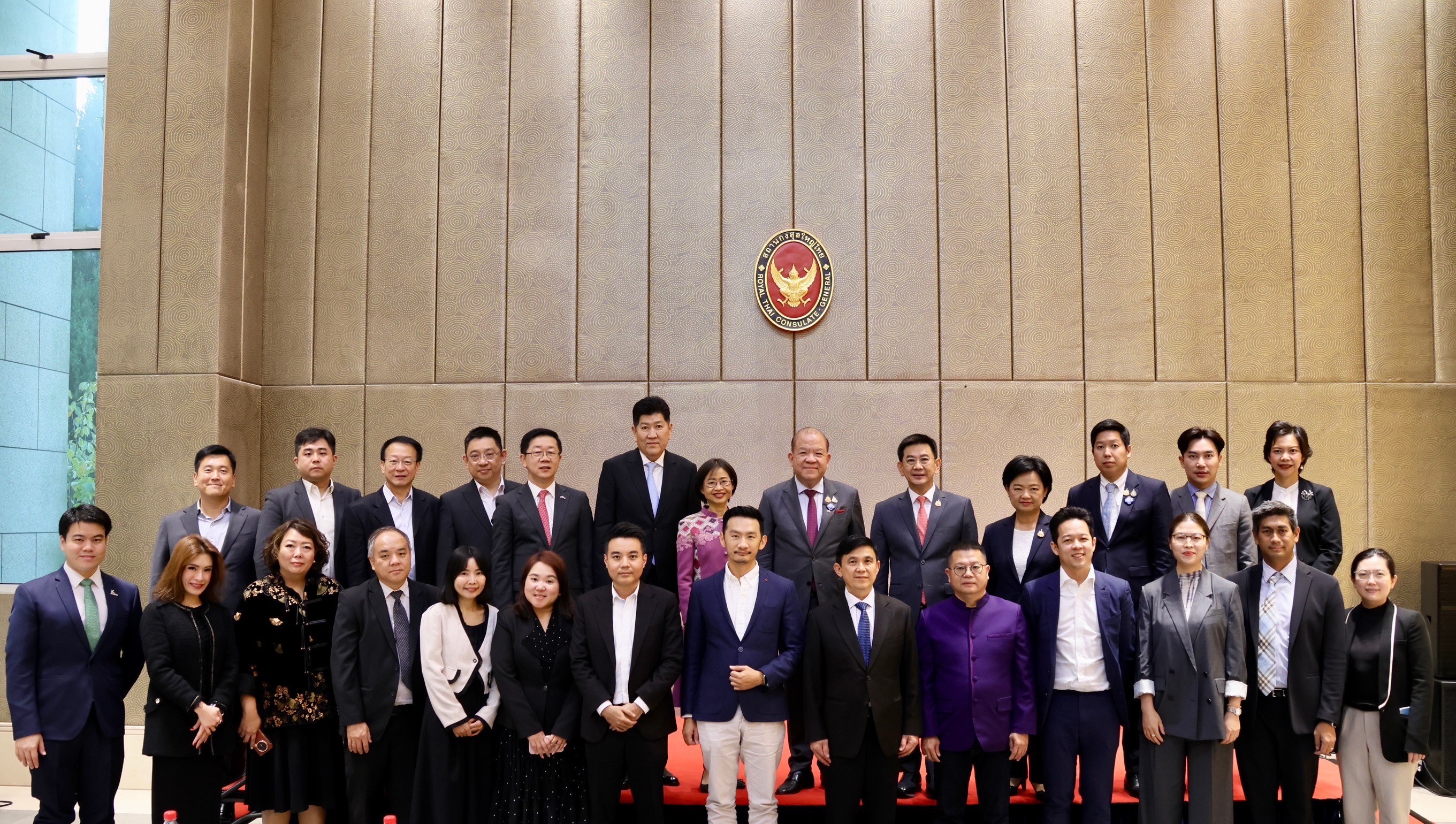 "พิชัย" ลุยเซี่ยงไฮ้ถกเอกชนไทยในจีน 16 บริษัท เร่งแก้อุปสรรคการค้า จับคู่นักลงทุนไทย-จีน ย้ำสถานการณ์ลงทุนดีต่อเนื่อง