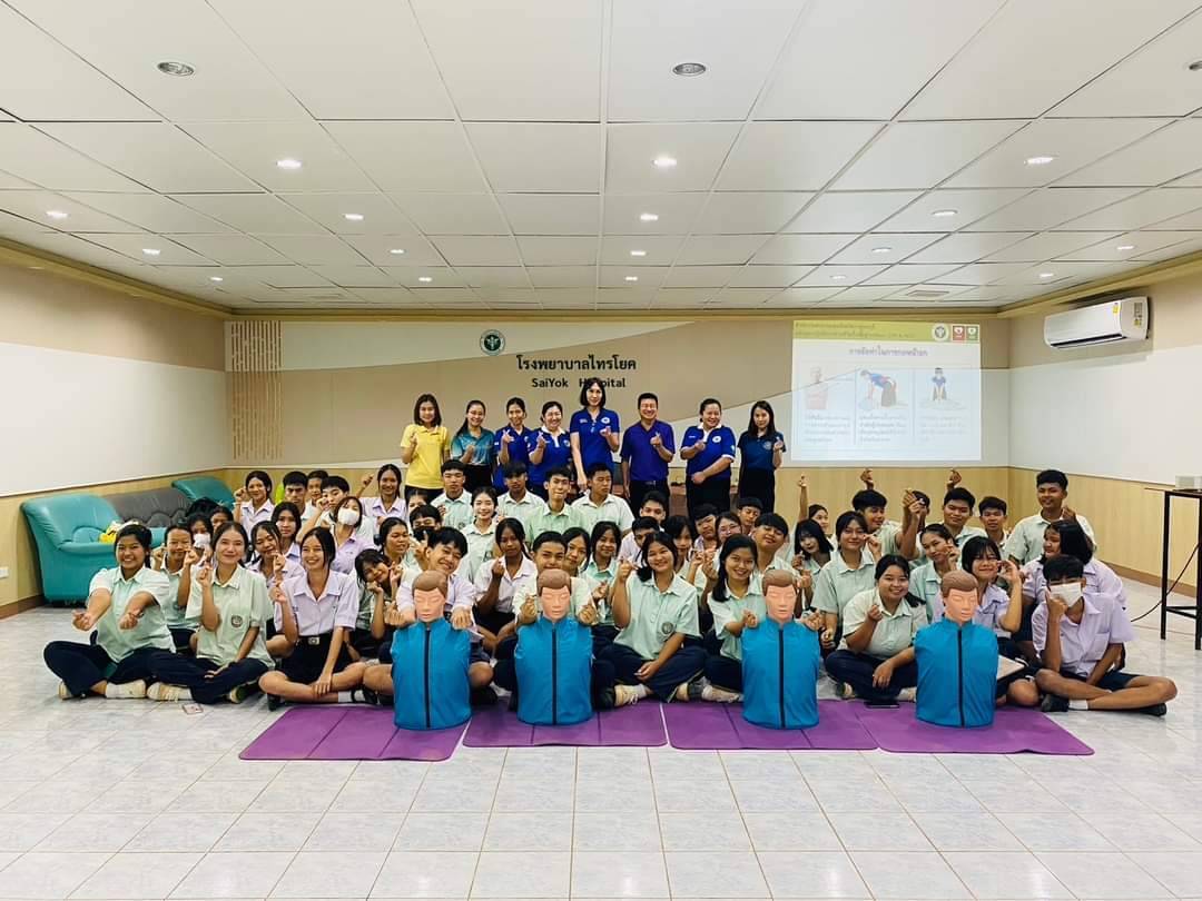 สสจ.กาญจนบุรี ตระเวนจัดกิจกรรมอบรมการช่วยฟื้นคืนชีพ(CPR)-การใช้เครื่องกระตุกหัวใจไฟฟ้า(AED)แก่ปชช.
