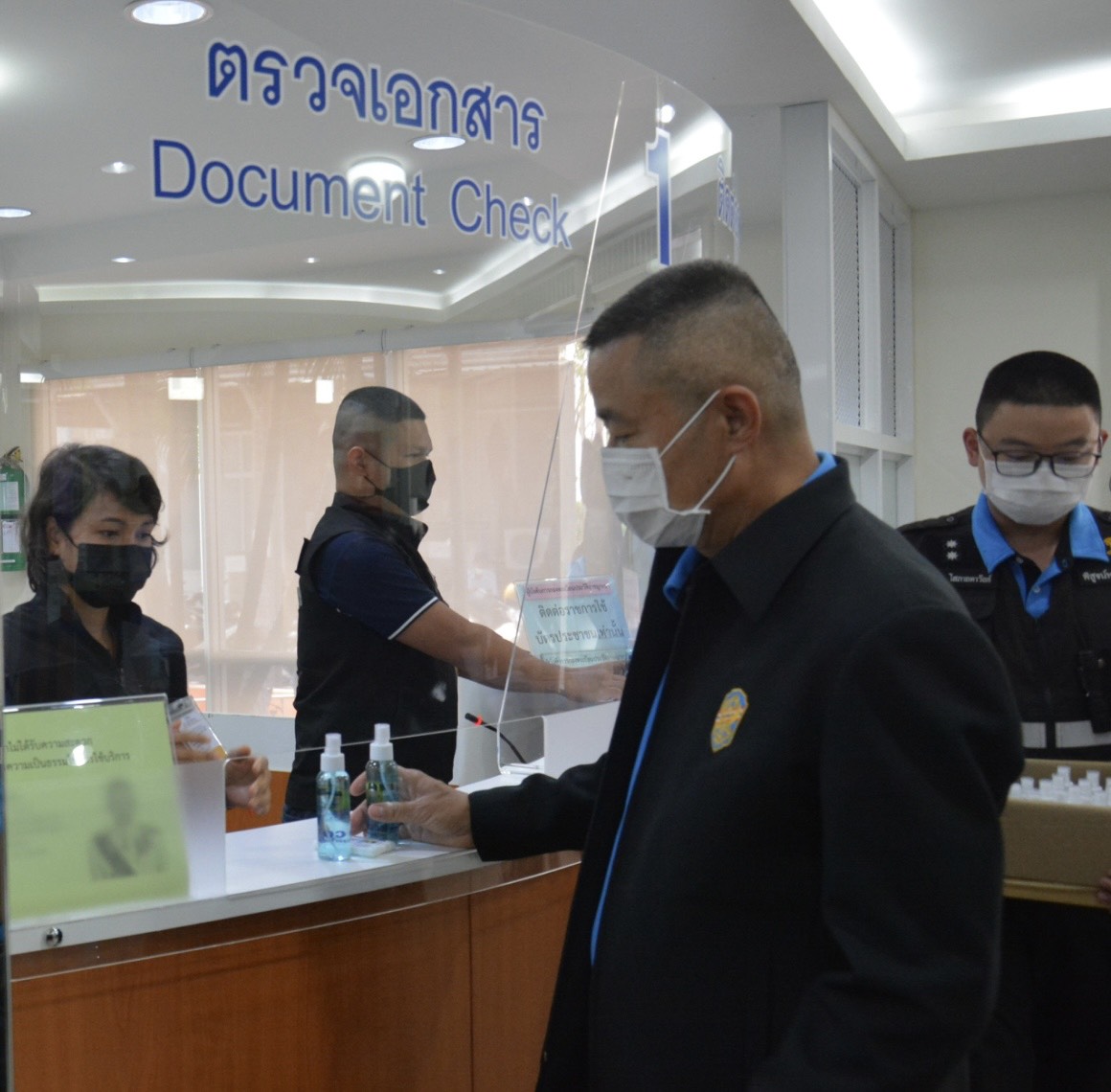  กองทะเบียนประวัติอาชญากร เปิดให้บริการวันแรกประชาชนแห่ไปใช้บริการหนาแน่น