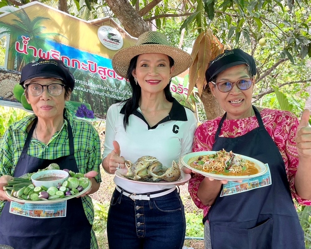 เที่ยวถิ่นอัมพวา กินเที่ยวเบิกบานเชิงสร้างสรรค์ สไตล์ D-HOPE ที่บ้านคลองวัว  