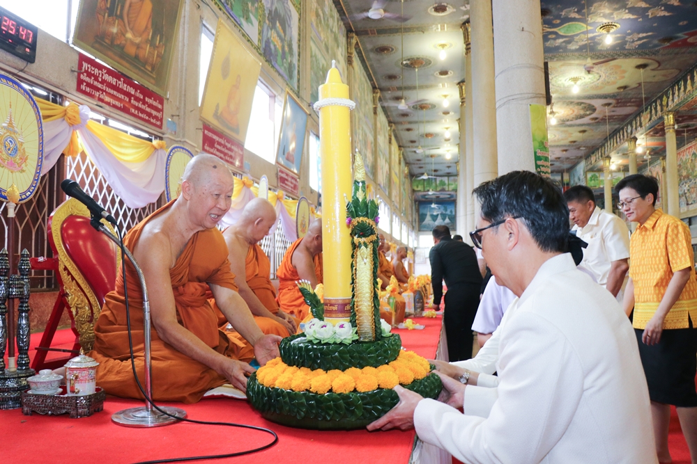 พ่อเมืองกาญจนบุรี นำหัวหน้าส่วนราชการ และพุทธศาสนิกชน ร่วมกิจกรรมวันอาสาฬหบูชา-เข้าพรรษา