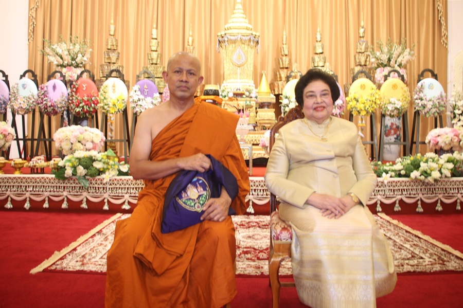 "ร.ต.ท.ดร.มนัส โนนุช" อุปสมบทน้อมถวายอาลัย ส่งทิพย์วิญญาณเจ้าประคุณสมเด็จพระพุทธชินวงศ์