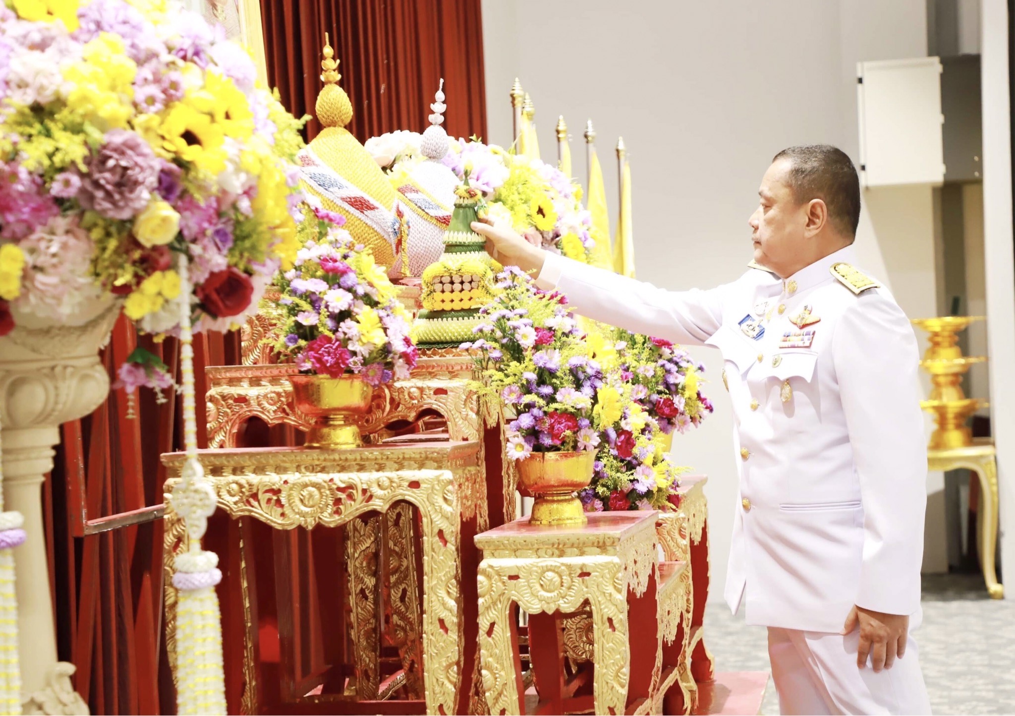 สุราษฎร์ธานีจัดพิธีรับพระราชทานพระบรมฉายาลักษณ์ในหลวงและพระราชินีมอบให้แก่หน่วยงานต่างๆในจังหวัด 