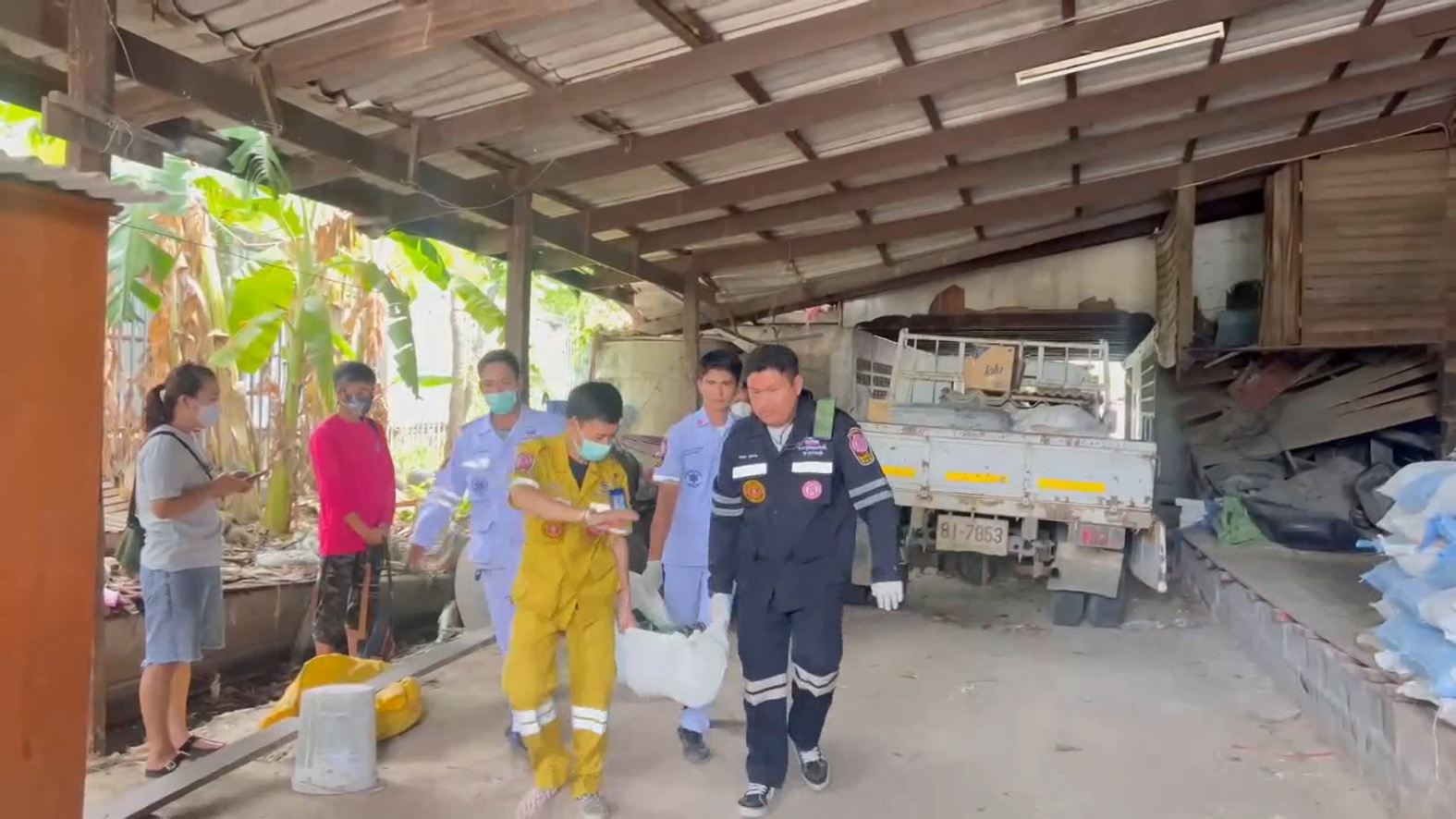 หนุ่มพม่าตกงานไม่มีเงินซื้อกับข้าวลงคลองงมหอยจมน้ำดับ