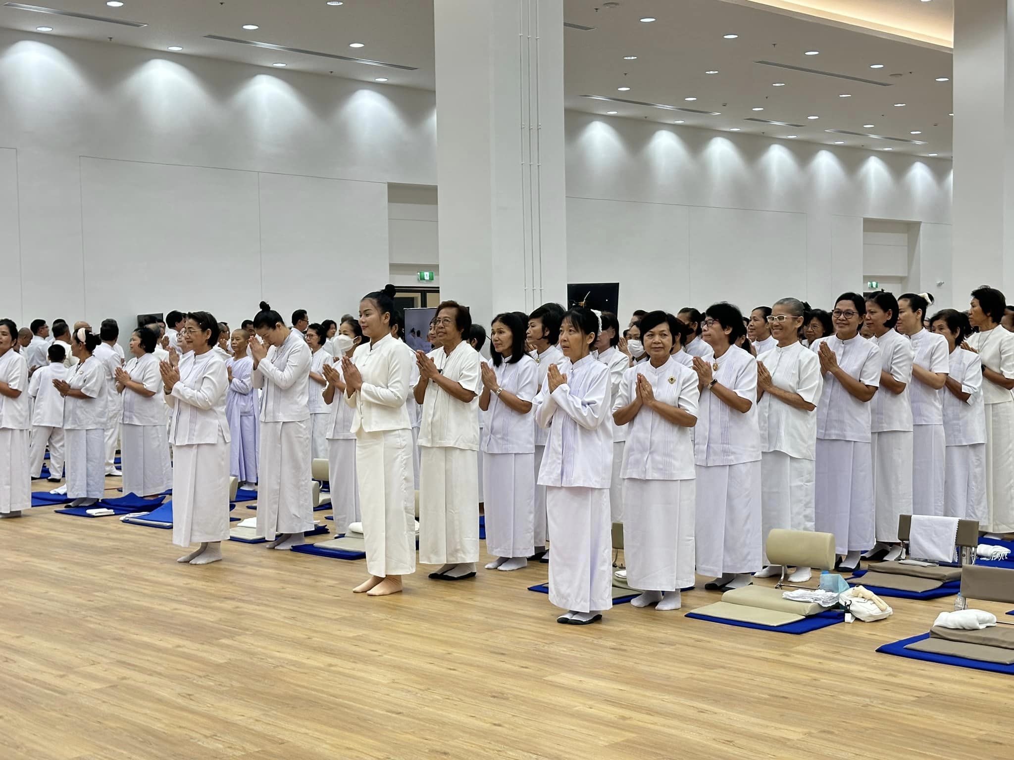 วัดพระธรรมกายอบรมอุบาสิกาแก้ว ตัวแทนทอดกฐิน 30,000 วัดทั่วประเทศไทย