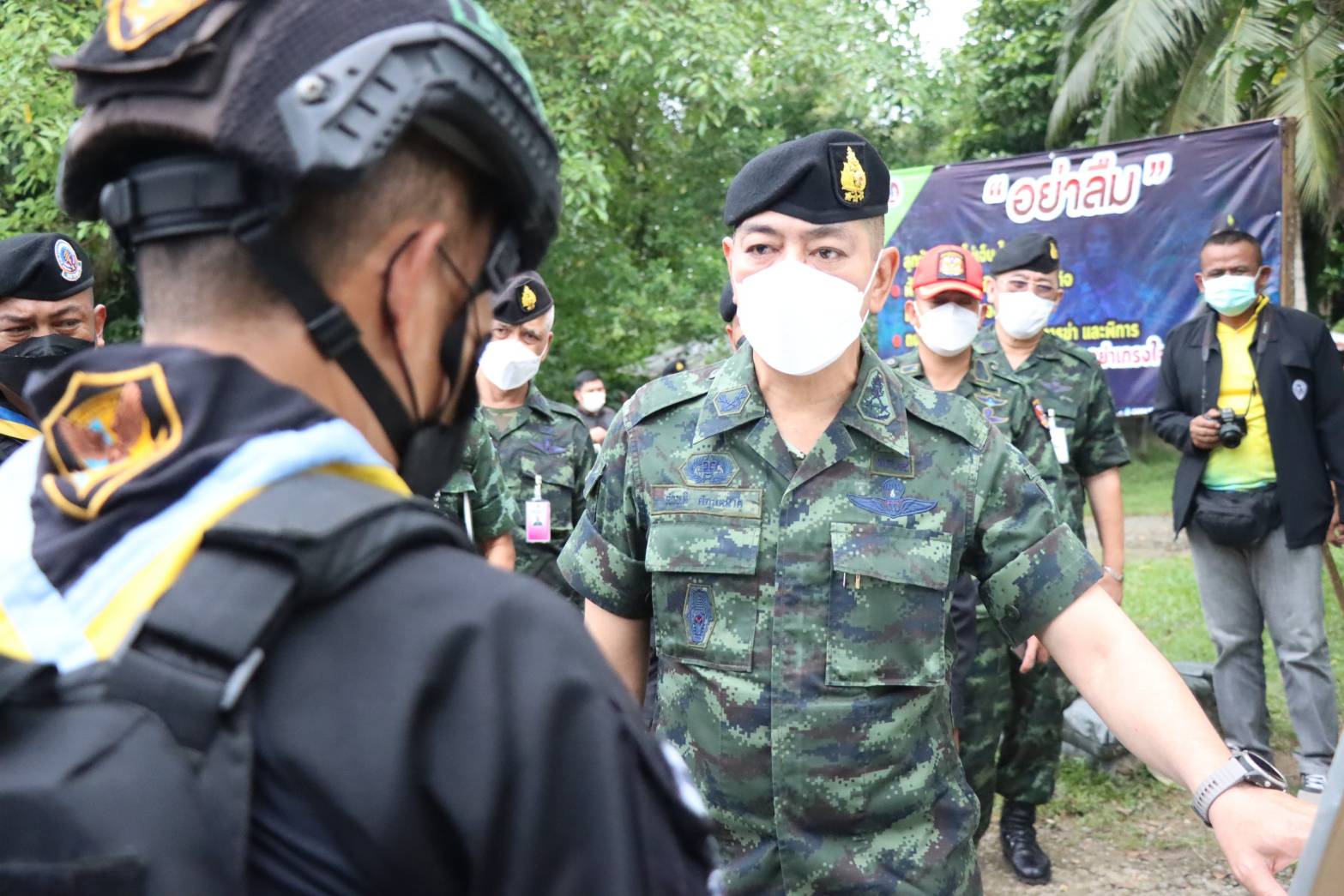 มทภ.4 รุดตรวจสอบเหตุคนร้ายป่วน ฐานปฏิบัติการ เจ้าหน้าที่เจ็บ 4 พื้นที่ อ.บันนังสตา 