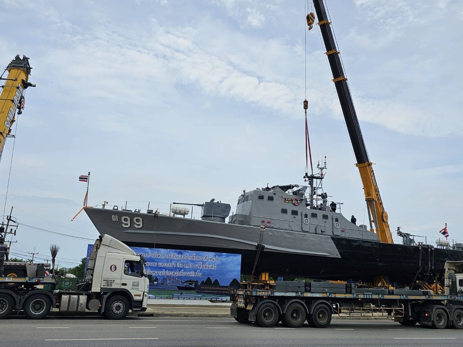 กองทัพเรือ นำเรือ ต.99 ติดตั้งทางเข้ากองเรือยุทธการ เชิดชู ชุดเรือหลวงในหลวง ร. 9 หลังรับใช้ชาติ 34 ปี