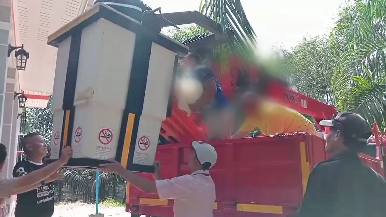 เจ้าของบ้านสร้างใหม่หลอนช่างก่อสร้างพลาดท่าถูกไฟดูดเสียชีวิตบนหลังคาบ้าน