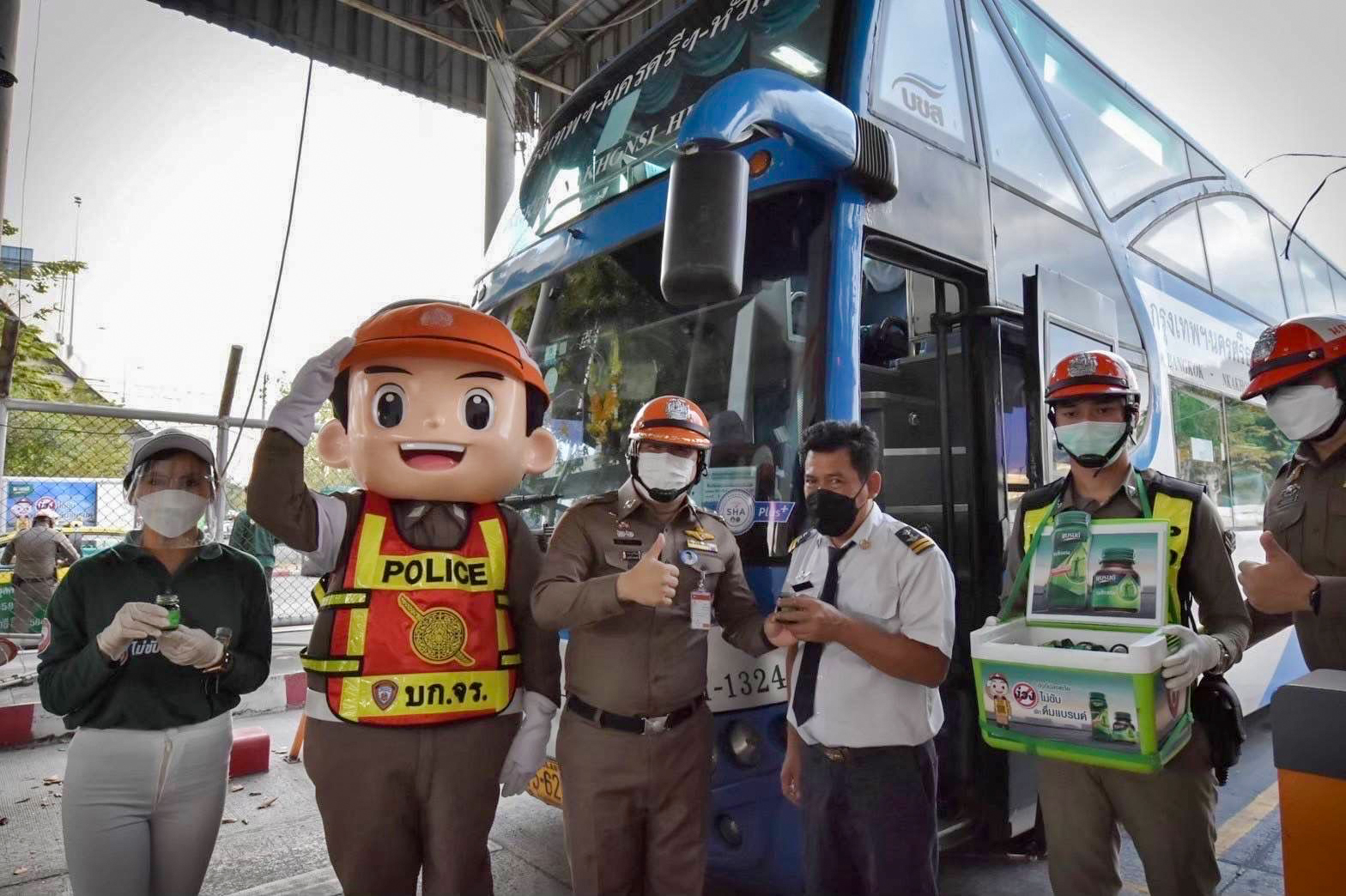 “แบรนด์ซุปไก่สกัด” ร่วมรณรงค์ “สมองล้า อย่าขับพักดื่มแบรนด์” ผนึกตำรวจทางหลวง-ตำรวจจราจร แจกแบรนด์ซุปไก่สกัด 7 จุดทั่วถนนสายหลัก 