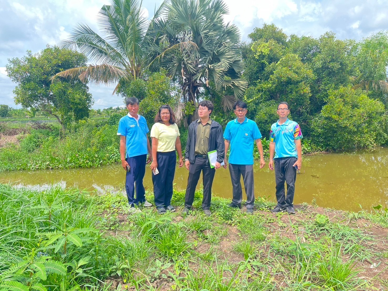 คบ.บางพลวง เกาะติดสถานการณ์น้ำบริเวณบ้านทางข้ามน้อย พร้อมรับมือน้ำหลาก