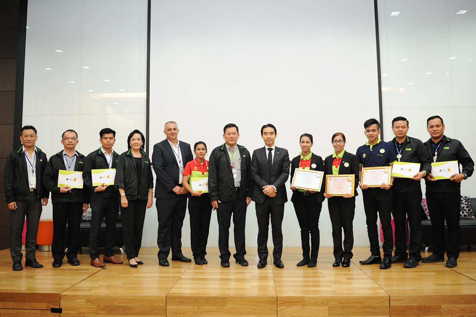 มอบเข็ม “ค้นหาสุดยอดนักบริการ” ในโครงการ The Star Customer @ Heart