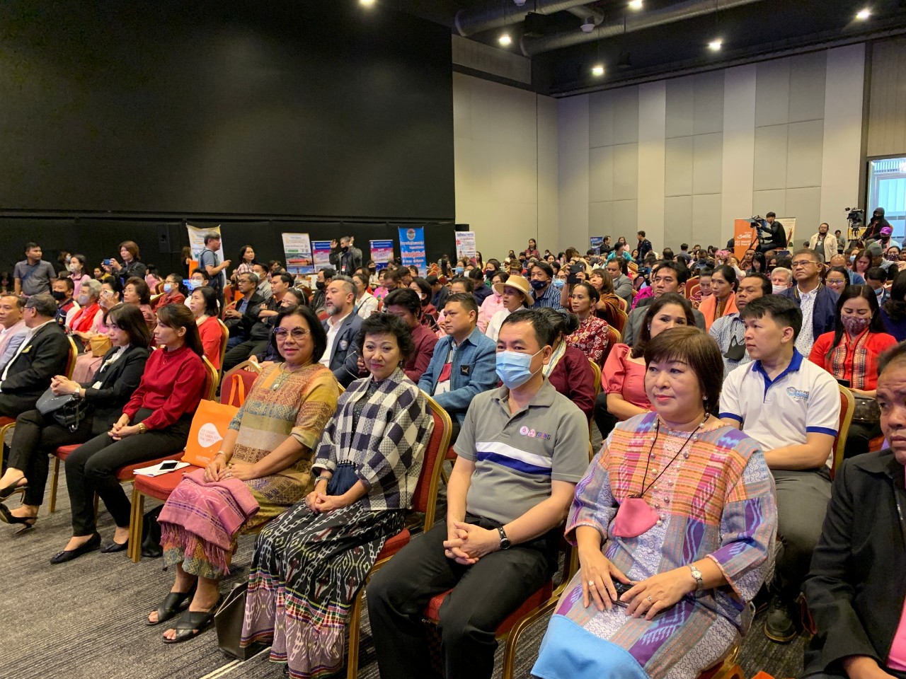 ผอ.ททท.สุรินทร์นำประธานสภาอุตสาหกรรมท่องเที่ยวศรีสะเกษและผู้ประกอบการร่วมงาน Amazing อีสาน "ทะเลบัวแดง กับ ทะเลใต้" 