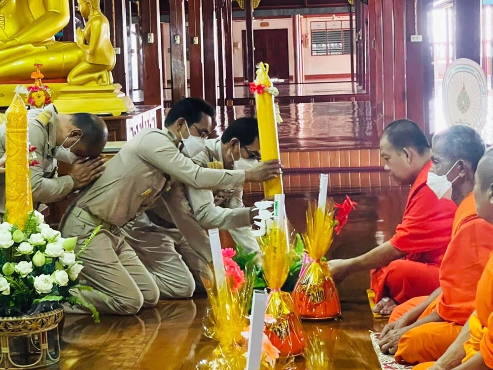 อบต.ตลาดใหม่ ถวายเทียนพรรษา ณ วัดตลาดใหม่ สืบสานวัฒนธรรมประเพณี