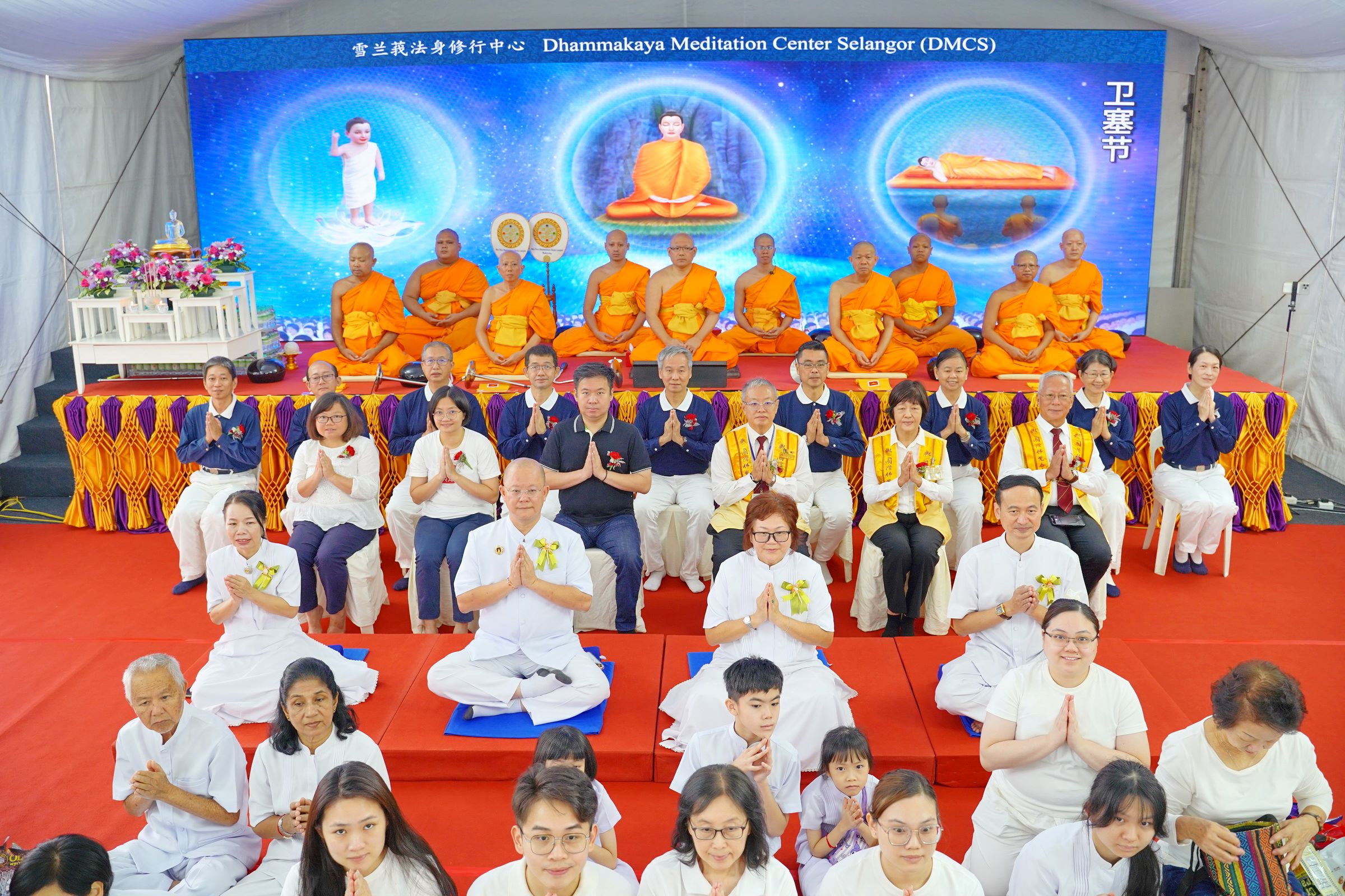 ชาวพุทธในมาเลเซียร่วมกิจกรรมวิสาขบูชาพร้อมเพรียงที่วัดพระธรรมกาย กัวลาลัมเปอร์