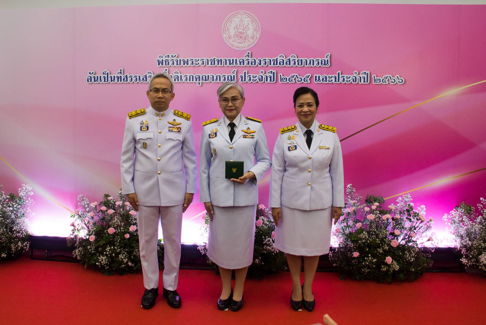 พม. จัดพิธีรับพระราชทานเครื่องราชอิสริยาภรณ์ อันเป็นที่สรรเสริญยิ่งดิเรกคุณาภรณ์ ประจำปี 2565 และ 2566