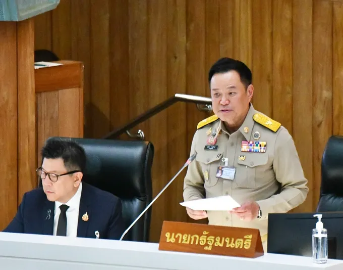  “อนุทิน” สวมหัวใจสู้! เสียงแหบ-พ่นยามาแถลง พ.ร.ก.กู้เงิน 4 แสนล้านต่อ สว. วอนไฟเขียวกู้วิกฤตพลังงาน