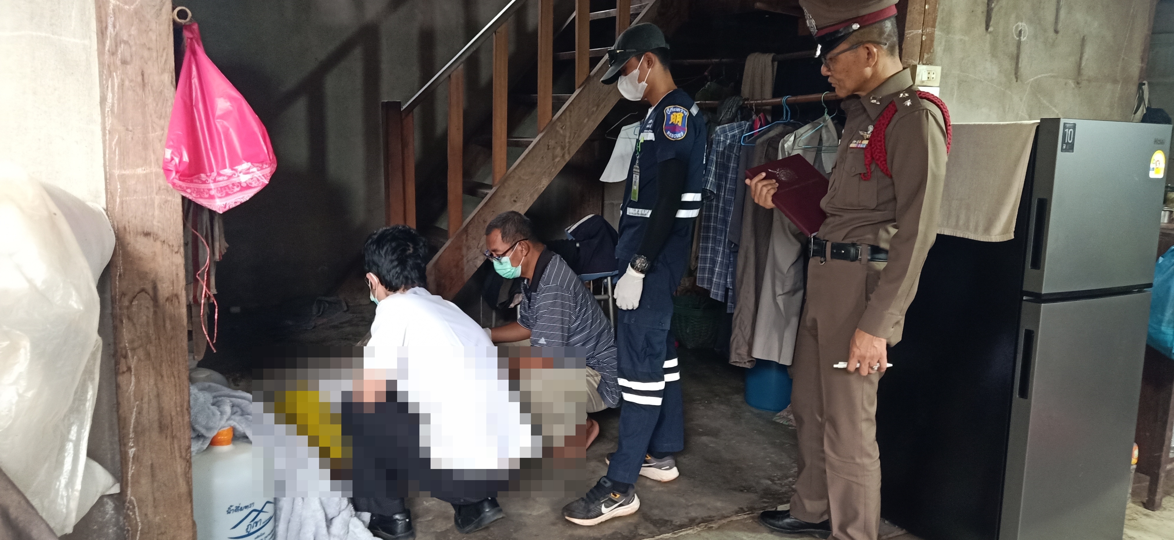 พ่อเฒ่าตกบันไดหัวกระแทกพื้นเสียชีวิตแพทย์ส่งชันสูตรอย่างละเอียดเพื่อหาสาเหตุที่แน่ชัด 