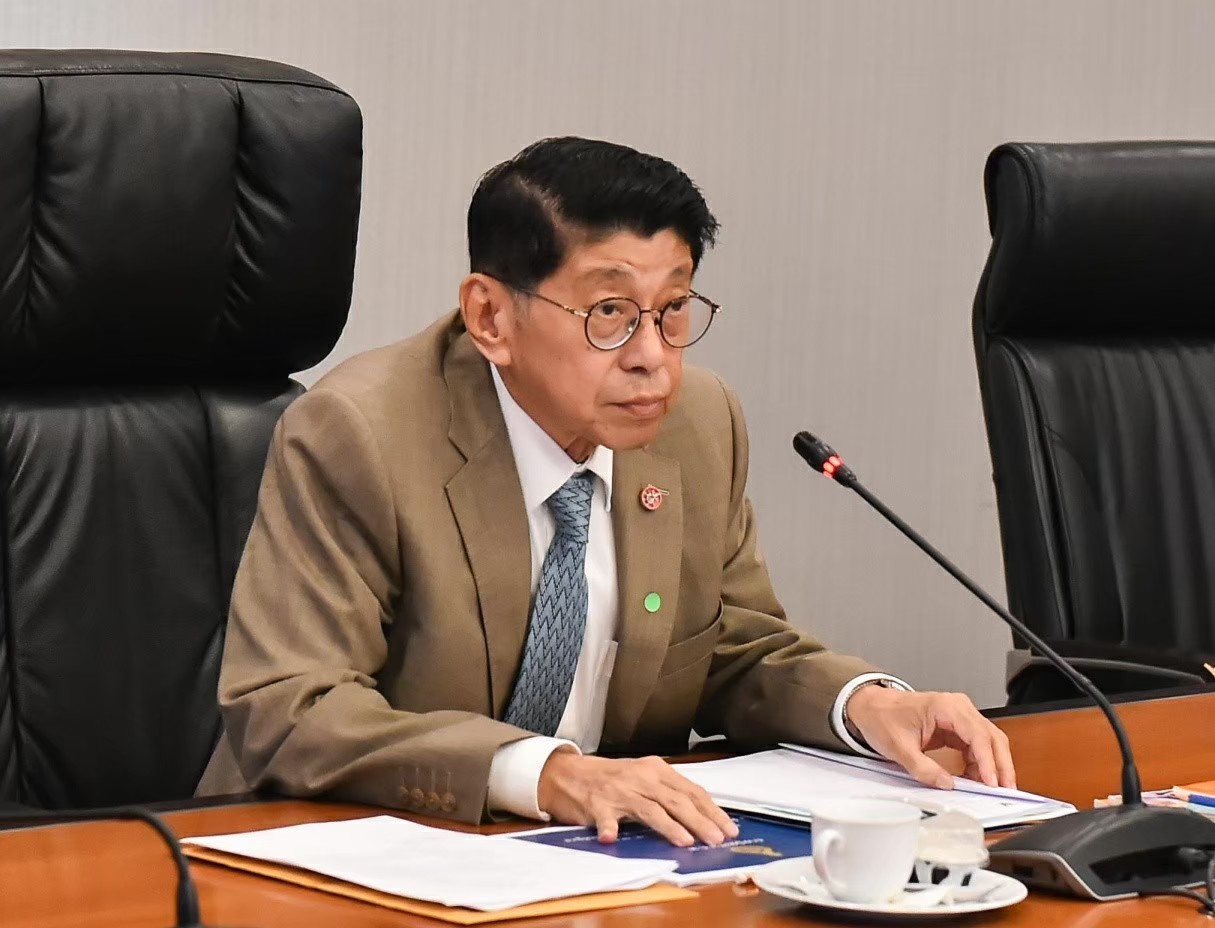 "วิษณุ" พูดติดตลก "เรือดำน้ำ" ยังไม่โผล่ คงอยู่แถวกลาโหม 