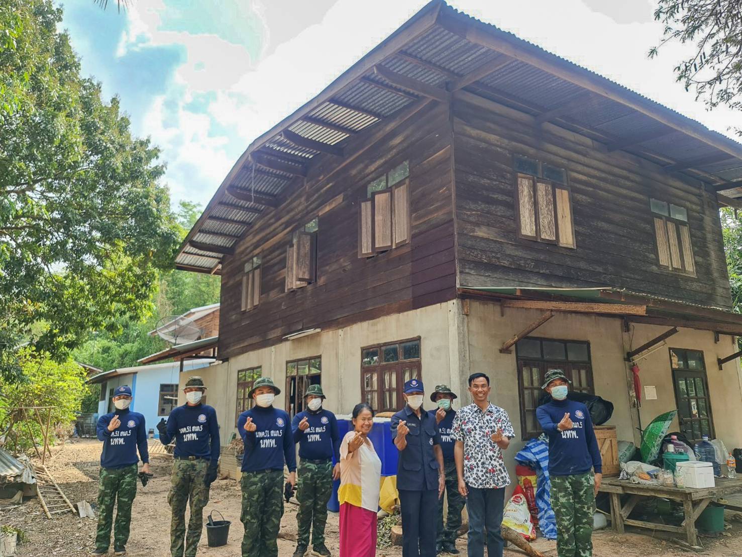 กองบัญชาการกองทัพไทย โดย หน่วยบัญชาการทหารพัฒนา  ช่วยเหลือประชาชนประสบวาตภัยจากพายุฤดูร้อน