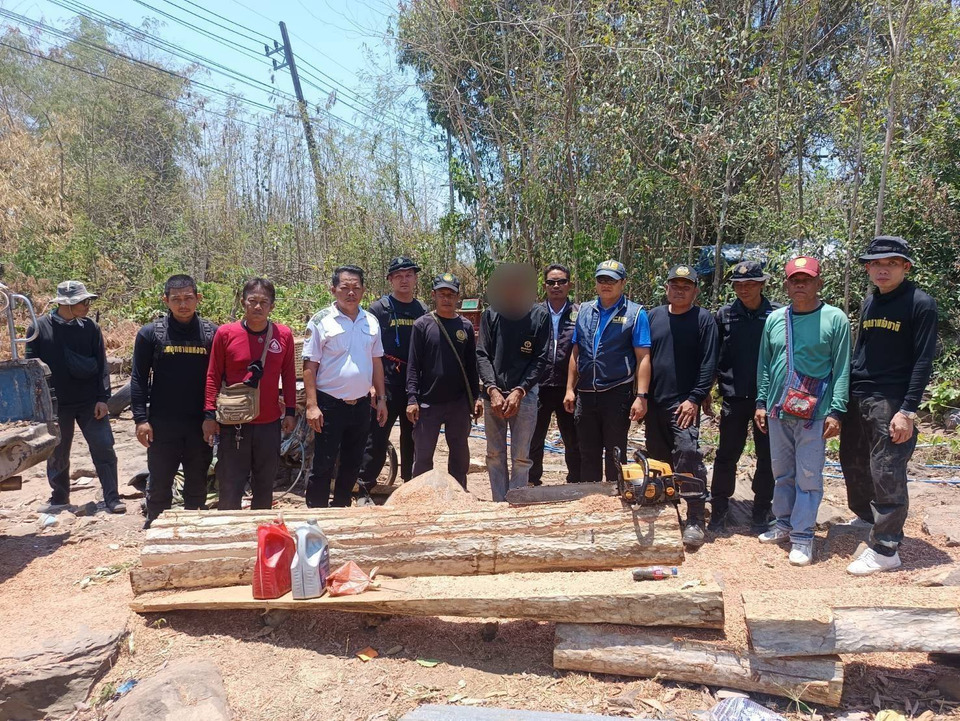 จับนายพรานลักตัดไม้ เจอทั้งซากสัตว์ป่า-ปืน-ยาบ้าในคราวเดียว