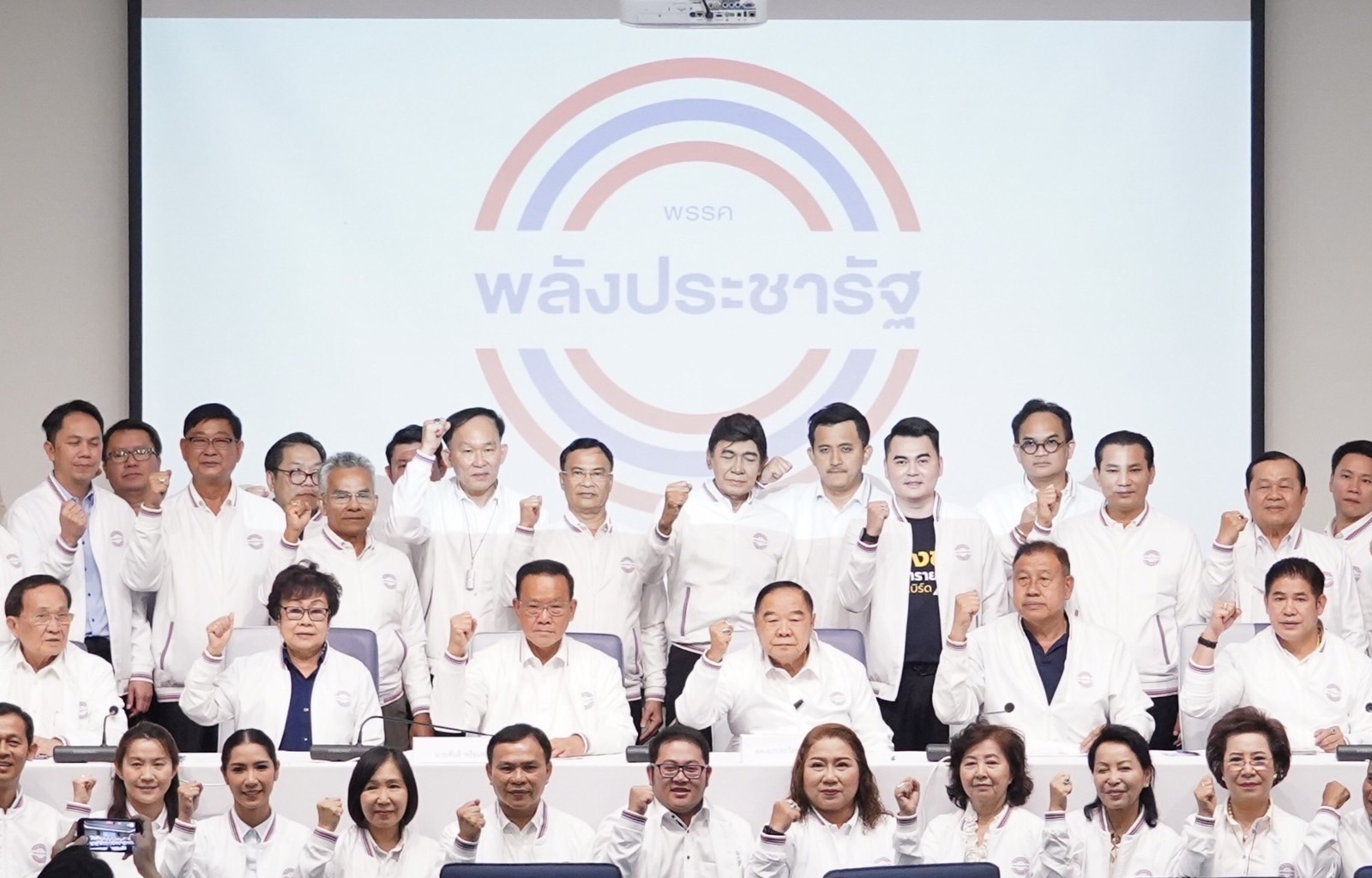 พปชร.เปิดตัวว่าที่ผู้สมัคร ส.ส.ชุดใหญ่ "เด็กพท." โผล่ซบ“บิ๊กป้อม”ลั่นจัดตั้งรัฐบาลแน่นอน